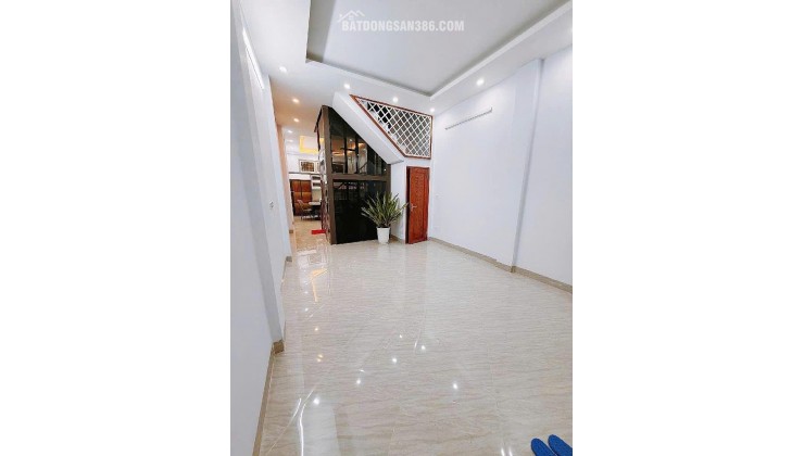 Bán nhà riêng Kim Đồng Hoàng Mai, giá 16.5 tỷ, dt 48m2, thang máy, siêu đẹp